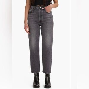 Womens Levis rib cage straight leg ankle jeans. Size 29